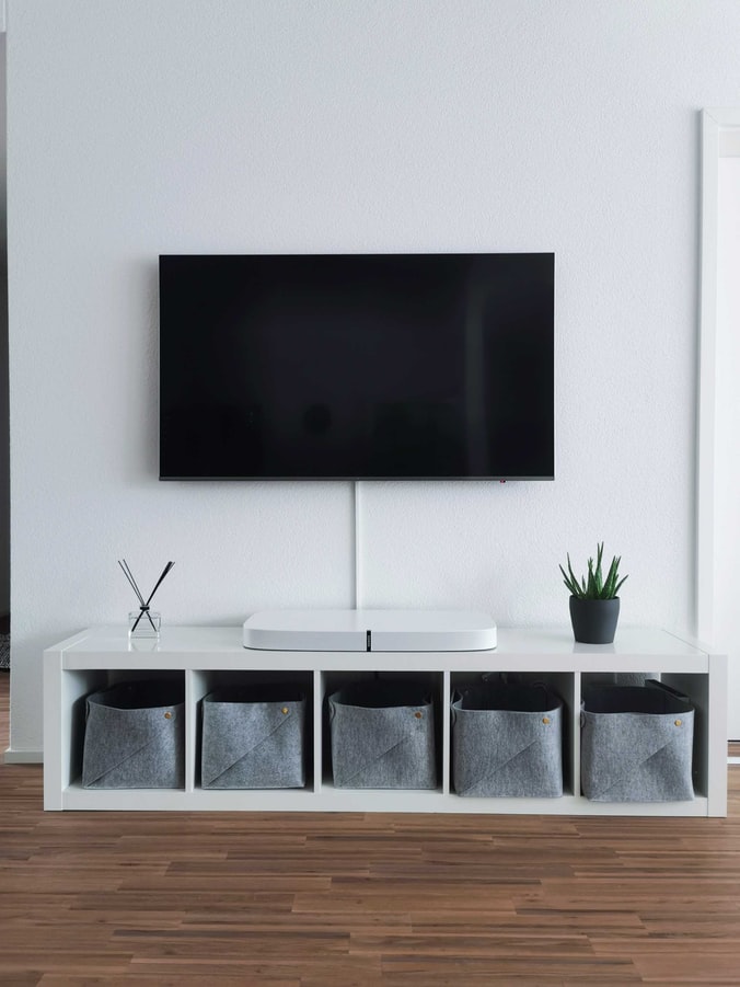 tv sfondo bianco.jpg
